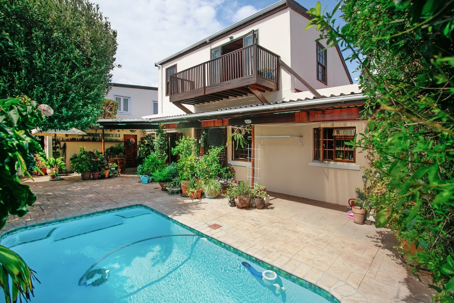4 Bedroom Property for Sale in Harfield Village Western Cape